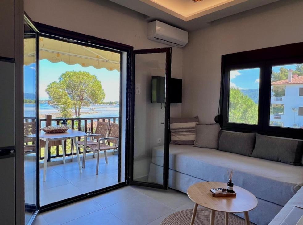 Bay Leaves Apartment *